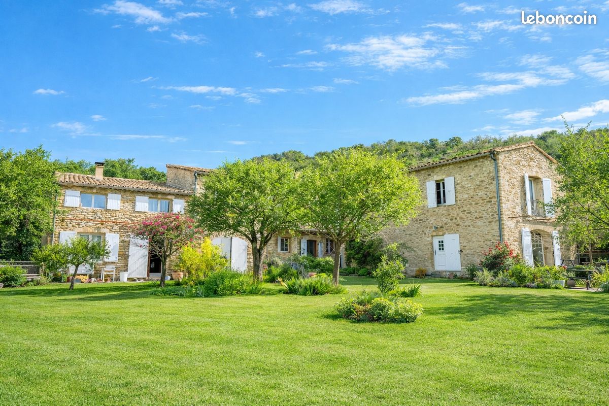 Maison 17 pièces 260 m² · à Grignan · 260 m² · 799 000 €
