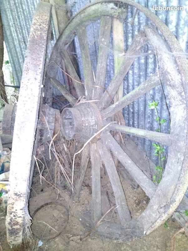 Roue bois sarclée métal ancienne (image 3)