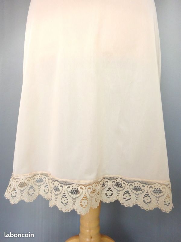 jolie combinaison & fond de robe vintage jolie dentelle T 60 jolie combinaison & fond de robe vintage jolie dentelle T 60