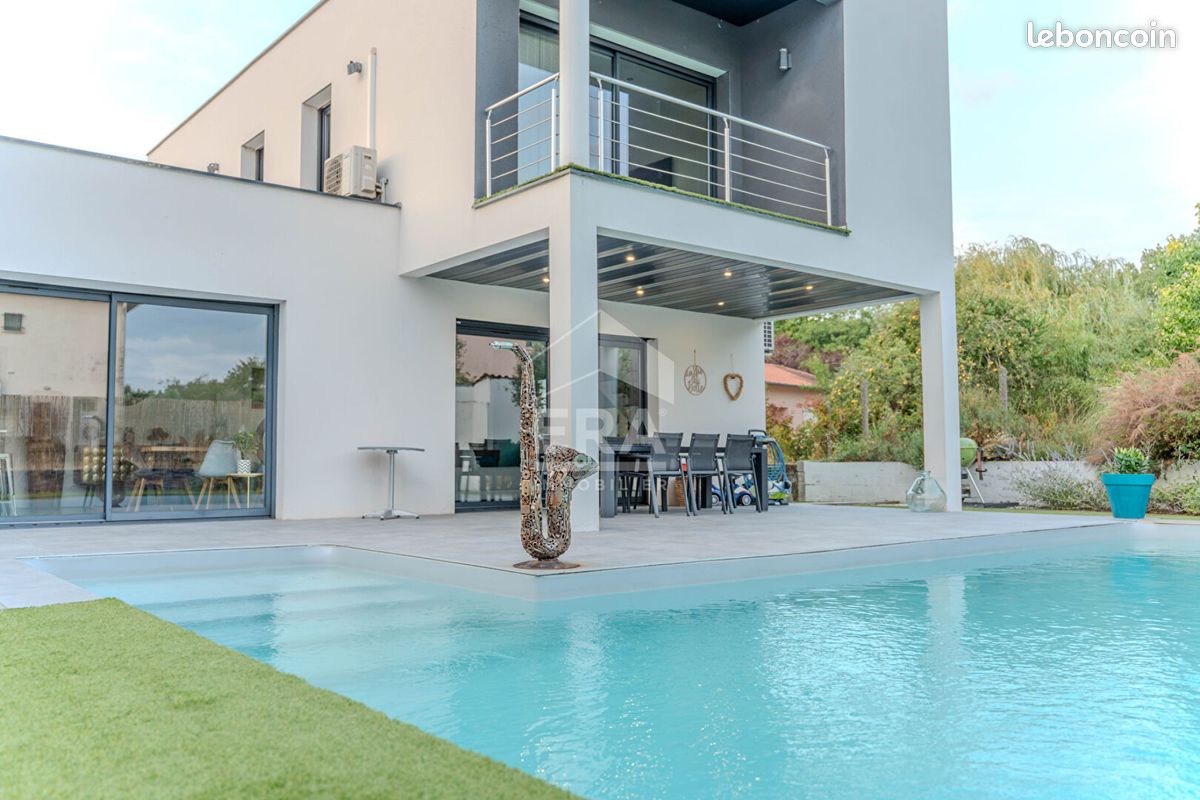 Maison 9 pièces 160 m² · à Montberon · 160 m² · 680 000 €