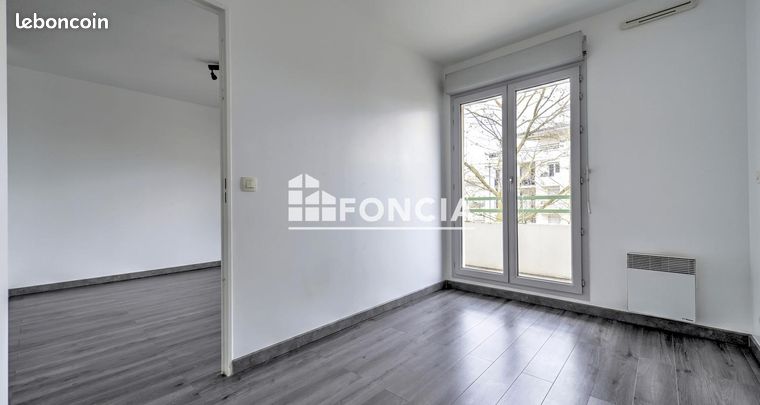 https://img.leboncoin.fr/api/v1/lbcpb1/images/bc/36/52/bc3652f527ce8143484f6b26984c58d9ac402e71.jpg?rule=ad-image