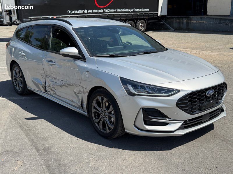 Ford focus ST LINE hybride 2025 endommagé CARTE GRISE OK ✅ (image 2)