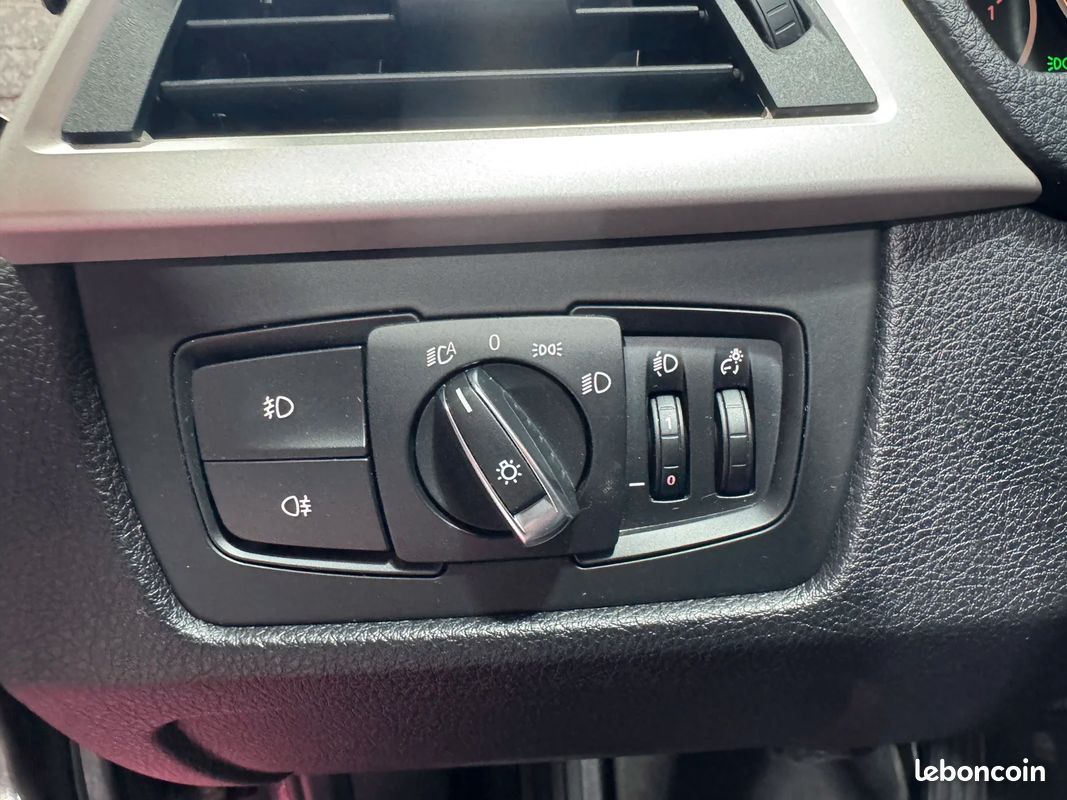 BMW Serie 3 318d Business BVA / Hayon Électrique / Radar de Stationnement (image 36)