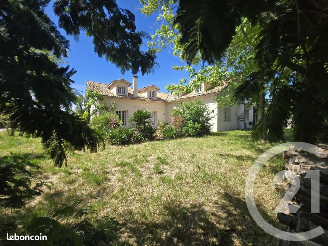 Maison 9 pièces 322 m² · à Vendays-Montalivet · 322 m² · 443 000 €