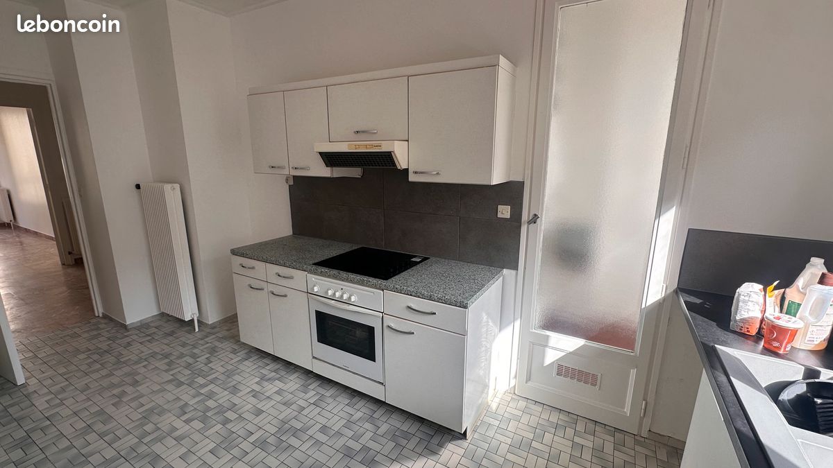 Cuisine en bois blanc (image 2)