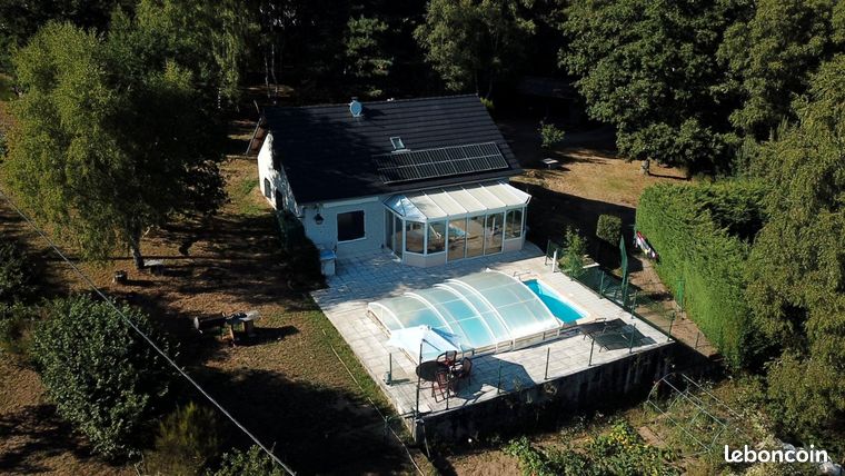 Maisons + dépendances sur + 8000 m2 La Goutelle 63230
