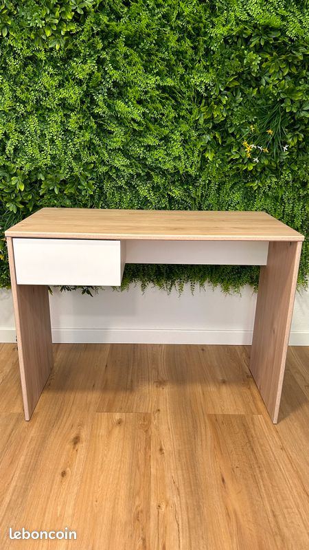 Bureau (image 1)