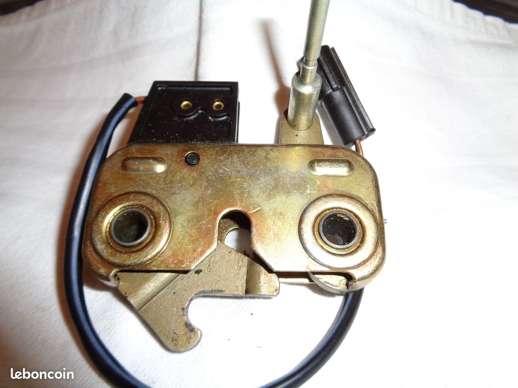 Micro-interrupteur d'ouverture de capot avant Porsche 99661320600 - 99661320600 | Design 911