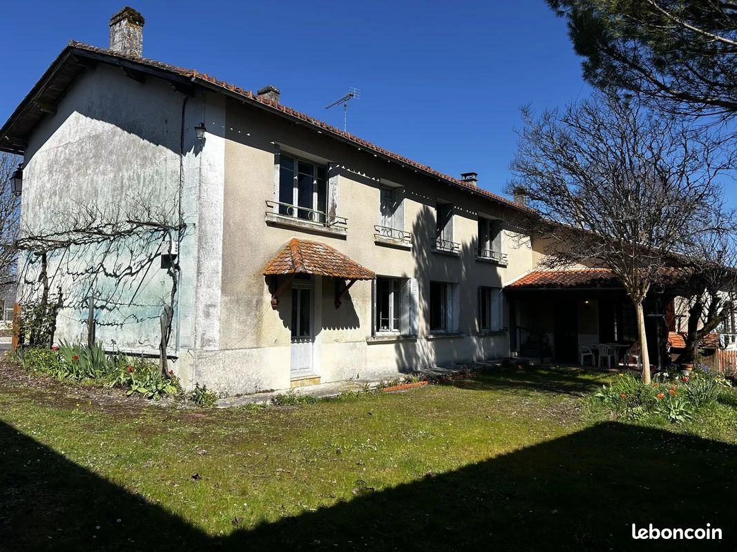 Maison 13 pièces 205 m² · à Châtignac · 205 m² · 224 700 €