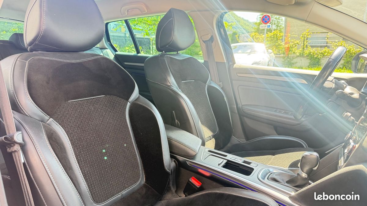 RENAULT MEGANE ESTATE 1.3L TCE 140CH INTENS / CAMERA DE RECUL / APPLE CAPRLAy (image 11)