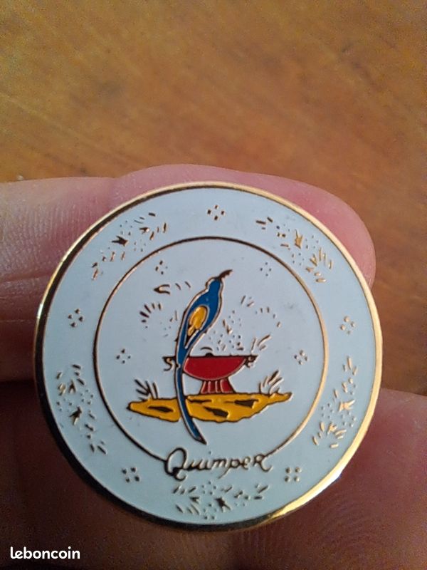 Pin's Thème VILLE QUIMPER (image 1)