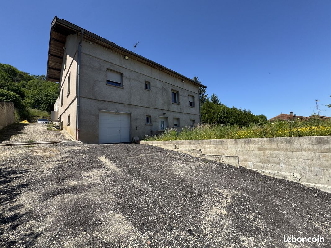 Maison 10 pièces 204 m² · à Tannois · 204 m² · 205 000 €