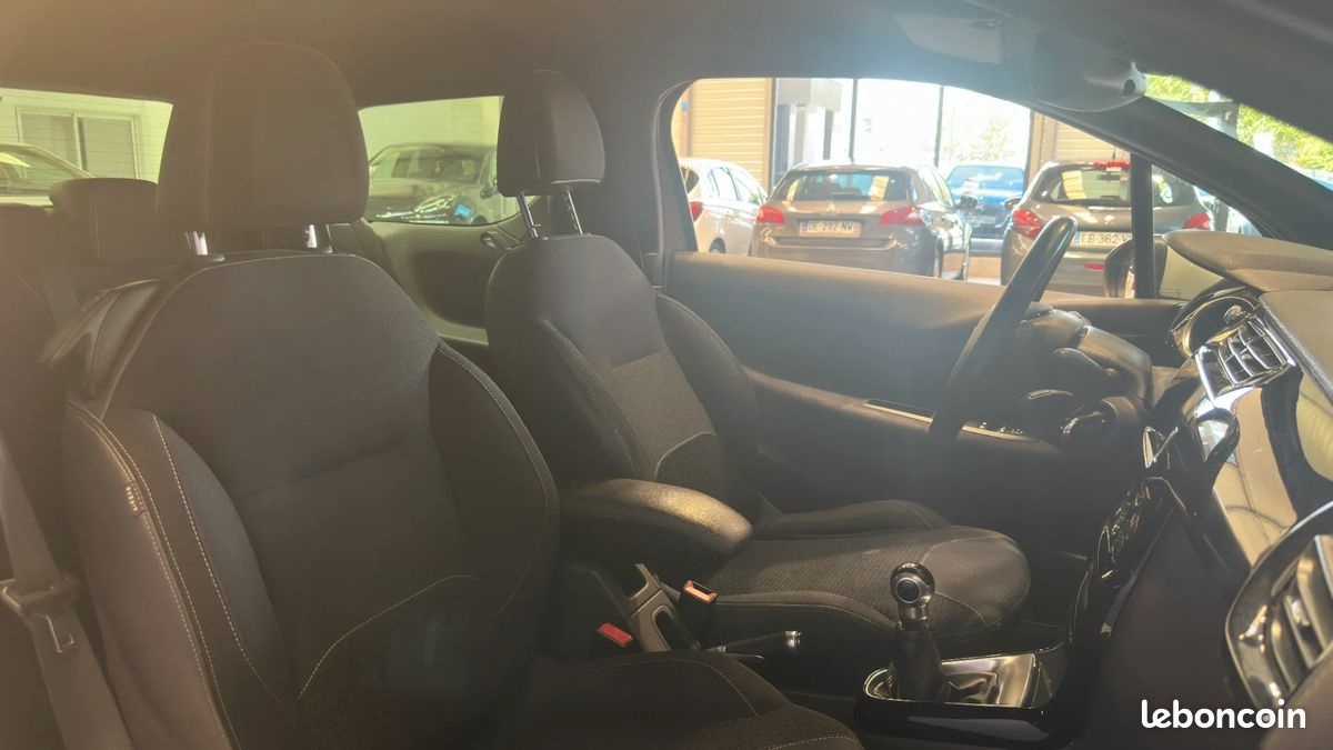 DS DS3 1.6 BlueHDI 100ch Executive - Régulateur de vitesse - Bluetooth - Climatisation (image 14)