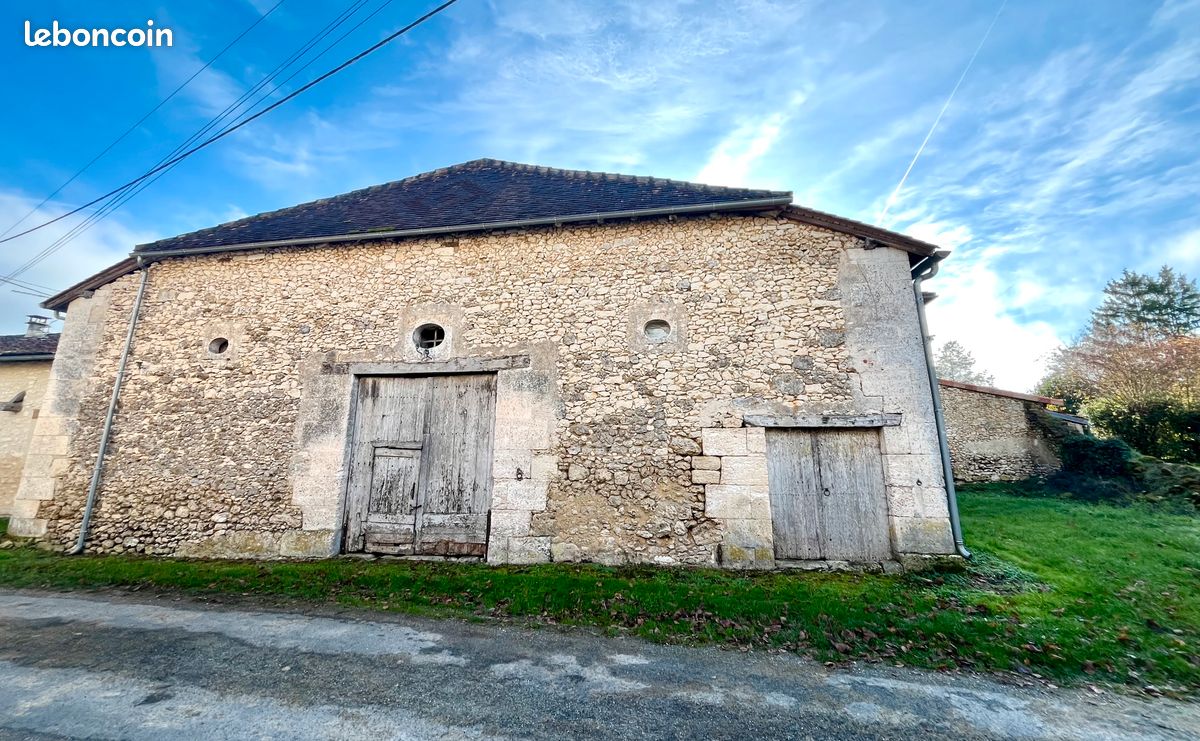 Maison 1 pièce 174 m² · à Bourdeilles · 174 m² · 50 000 €