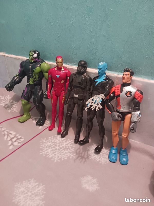 Lot 5 figurines (image 4)