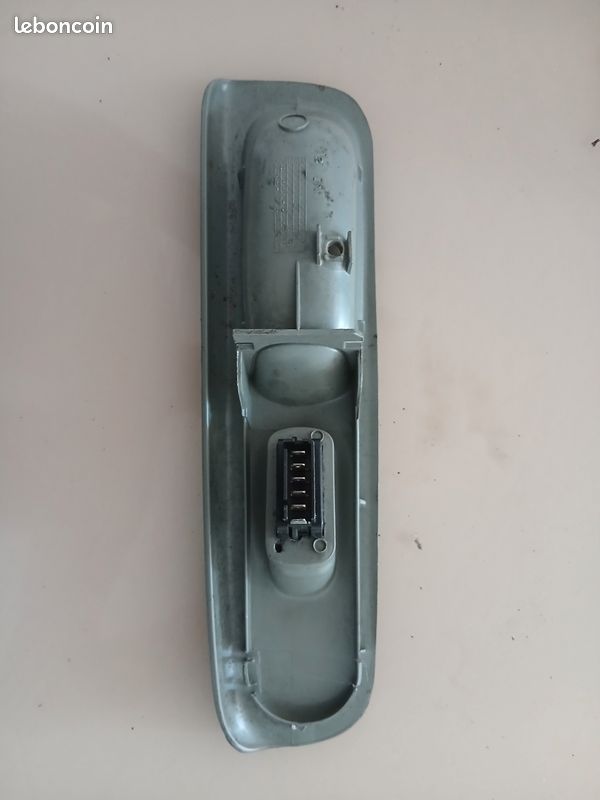 Poignet avec bouton-lès vitre Renault twingo une (image 2)