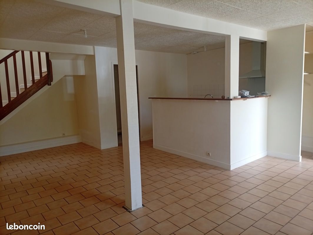 Appartement 3 pièces 73 m² · à Poligny · 73 m² · 700 €