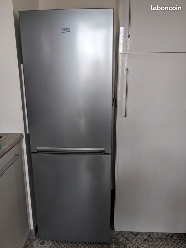 Frigo combiné congélateur Beko 2 ans Bon état (image 1)