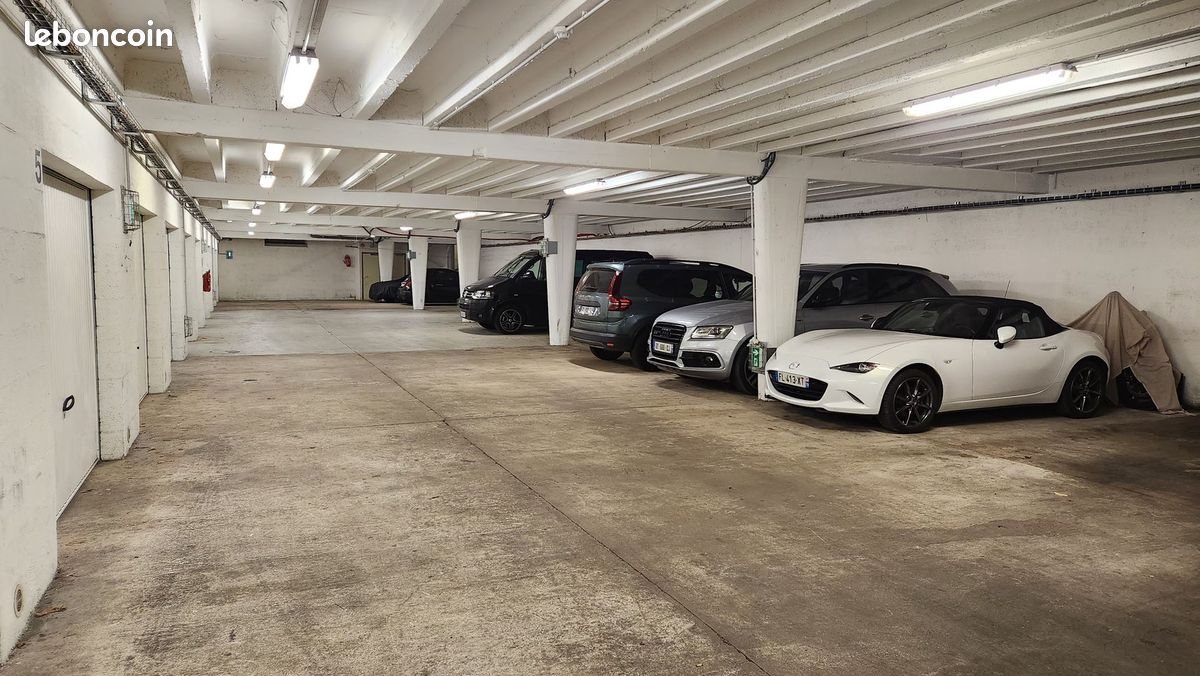 Parking 12 m² · à Mantes-la-Jolie · 12 m² · 75 €/mois