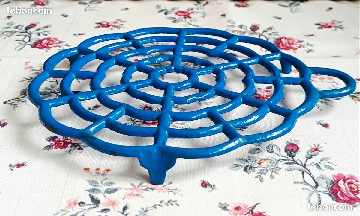 vintage dessous de plat en fonte émaillée