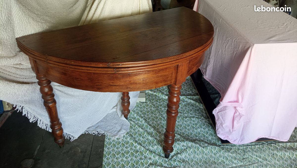 Table ancienne demi-lune en noyer (image 1)