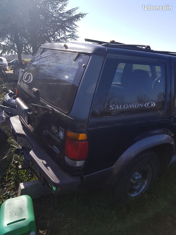 Ford Explorer (image 3)