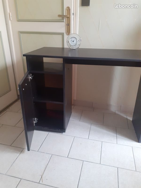 Bureau (image 2)