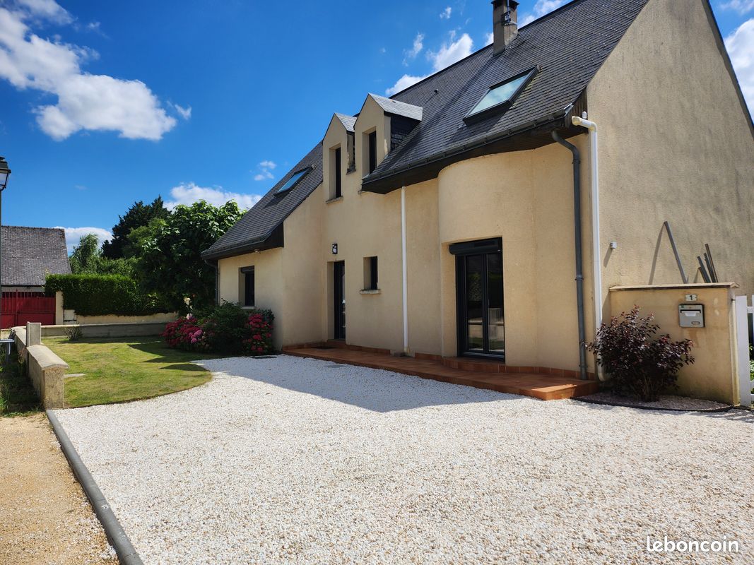 Maison 7 pièces 156 m² · à Neuillé · 156 m² · 234 000 €
