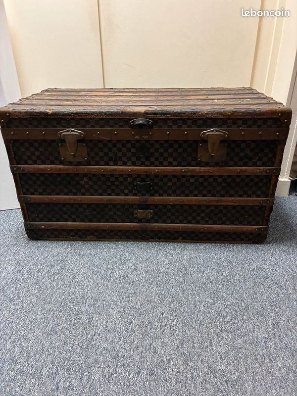 Malles Moynat - La malle en coin
