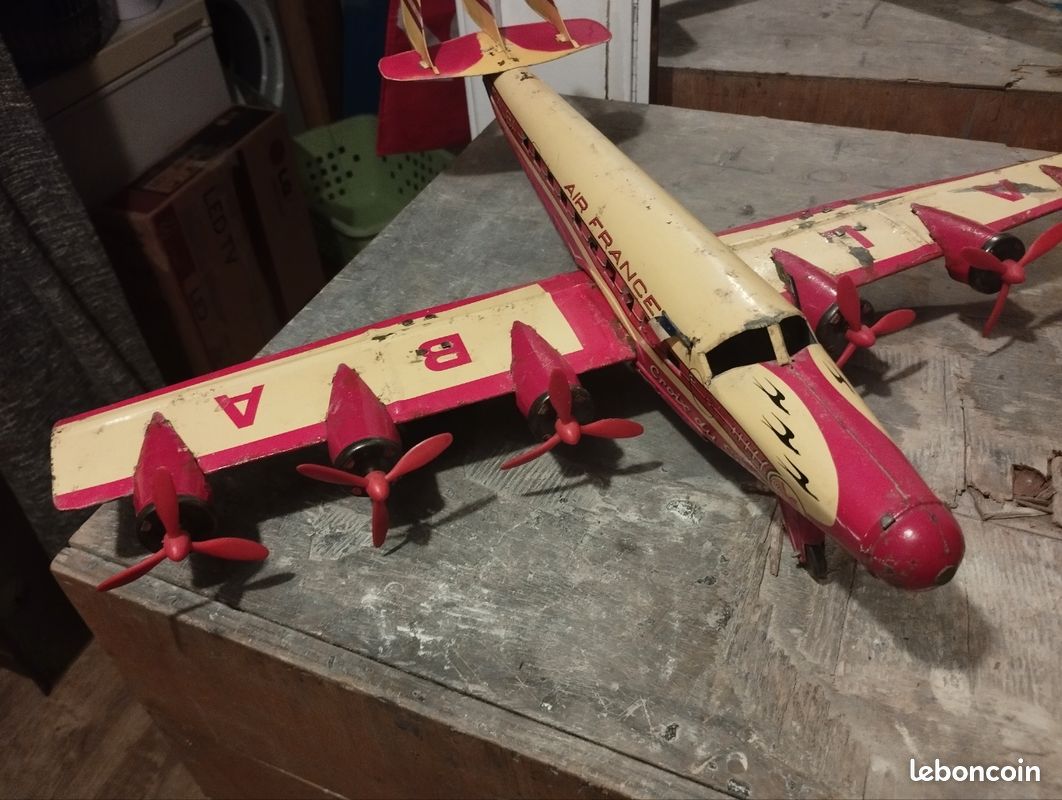 Jouet ancien empennage pour avion JOUSTRA - Collection