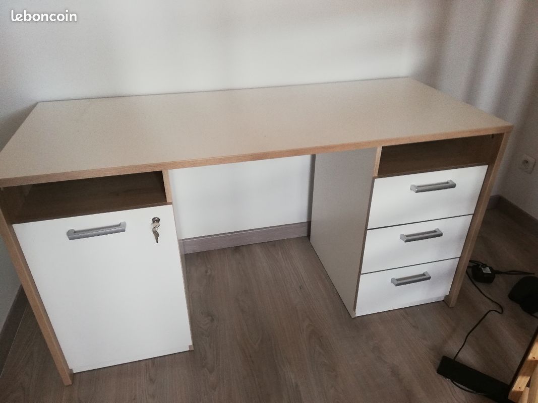 Bureau neuf, jamais servi (image 1)