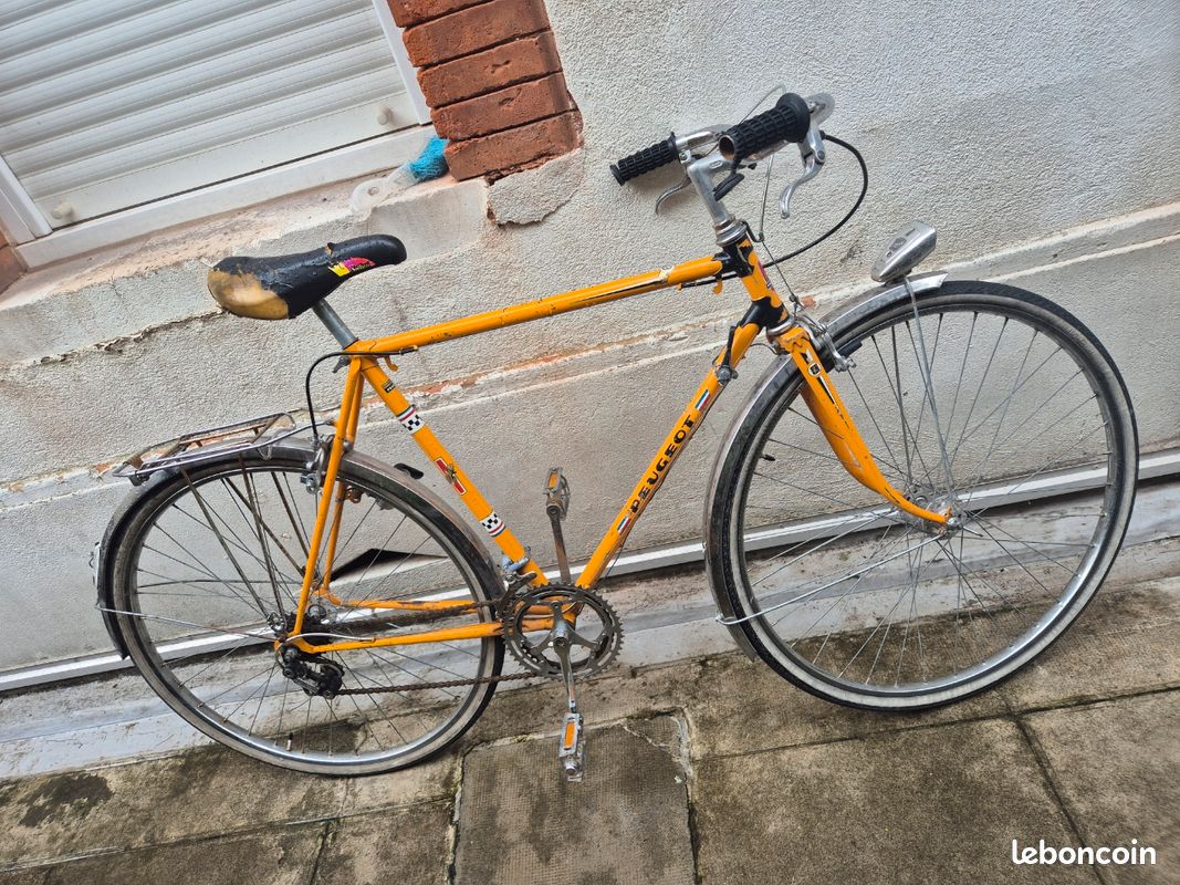 Velo vintage Peugeot pour pieces détachées Vélos