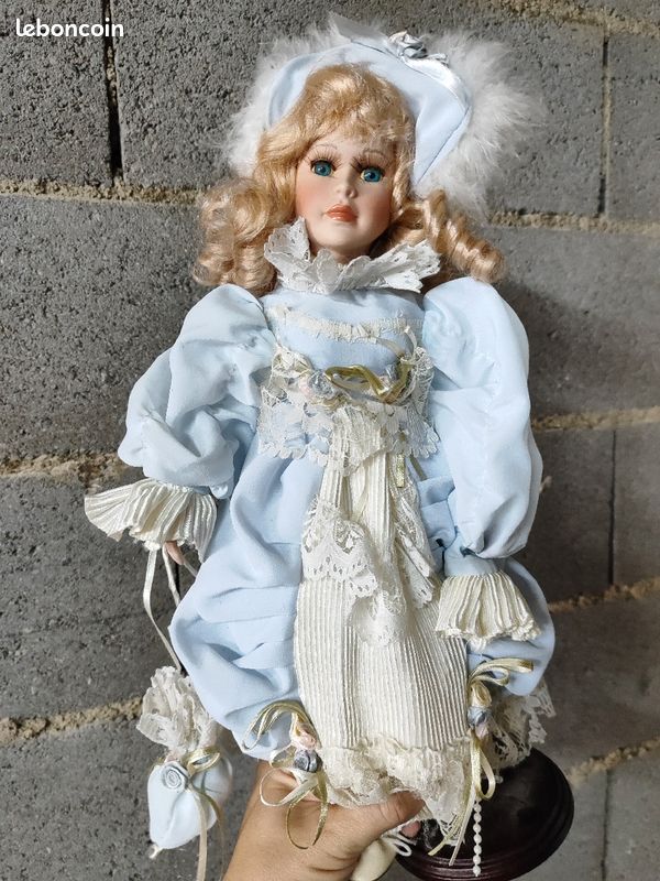 Lot 4 Poupées porcelaine (image 1)