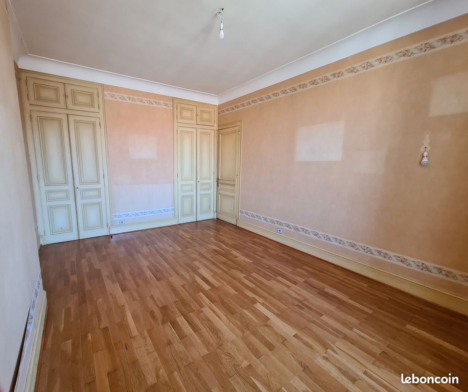 T4 de 89 m2 avec 2 chambres une troisième aménagée dans les combles (image 3)
