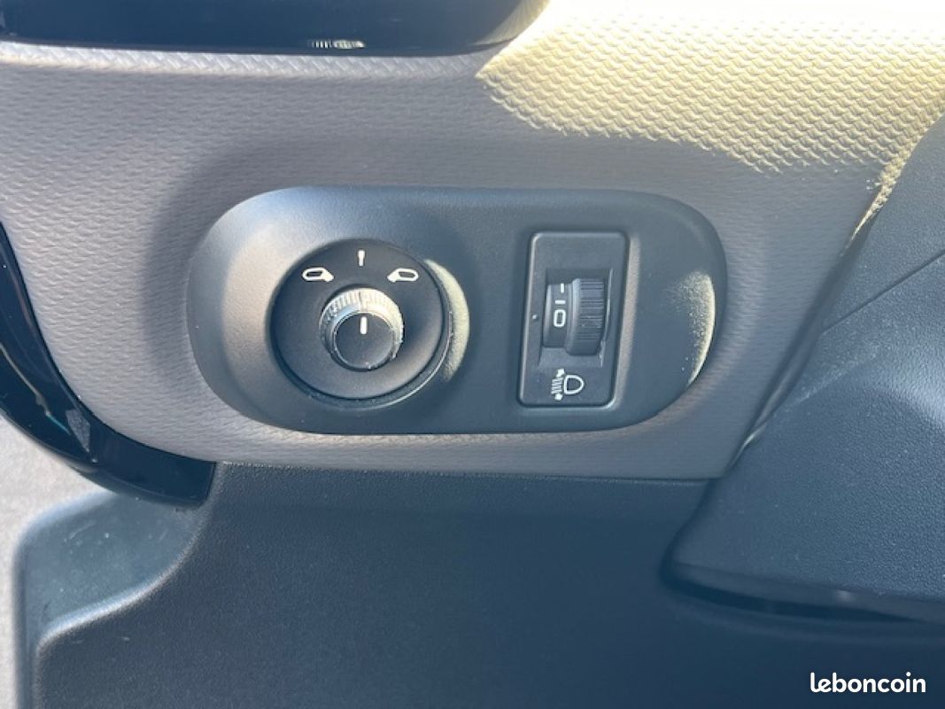 CITROEN C4 CACTUS PureTech 110 SS BVM6 Feel / VENTE DESTINÉE UNIQUEMENT A PROFESSIONNEL DE L'AUTOMOBILE (image 19)