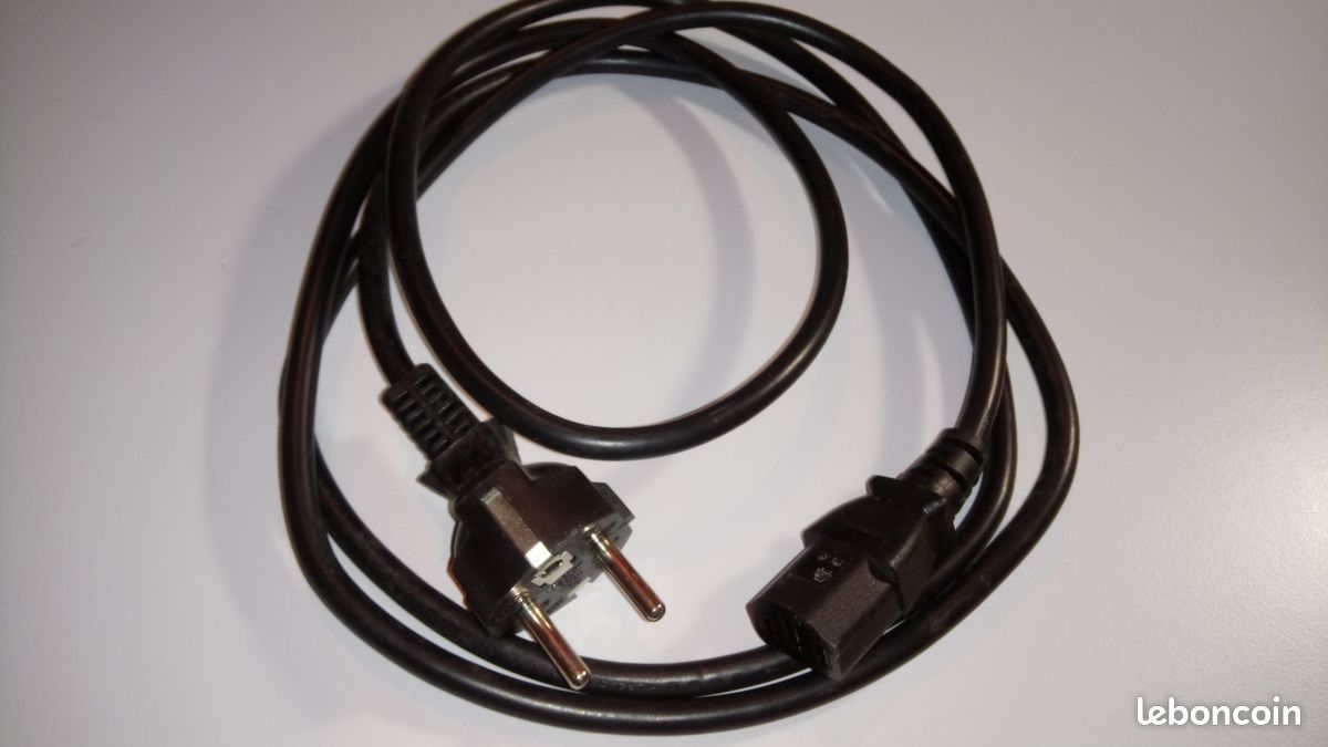 Câble d'alimentation FOXCONN 2 mètres, avec prise d'angle (250V / 16A) + Prise C13 (250V / 10A) (image 2)