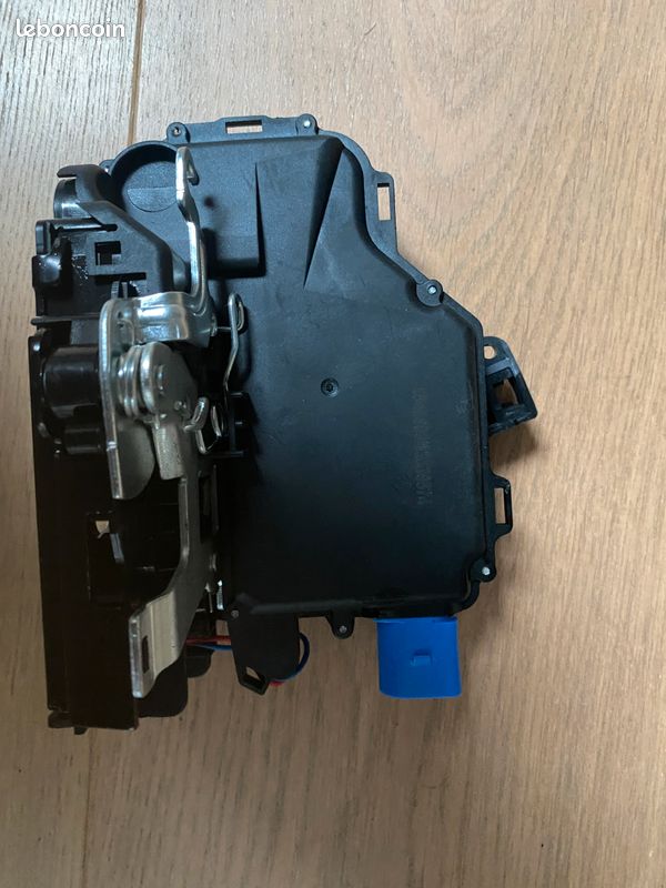 Serrure porte T5 arrière droit (image 1)