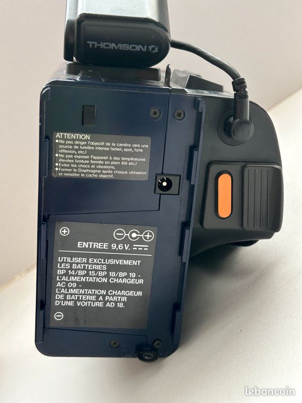 Caméscope Thomson VM-30 VideoMovie - VHS-C - Pour Pièces / Ne Fonctionne Pas