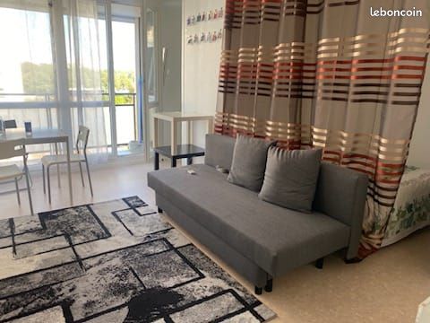 STUDIO MEUBLE 30 m2 /590 euros CC