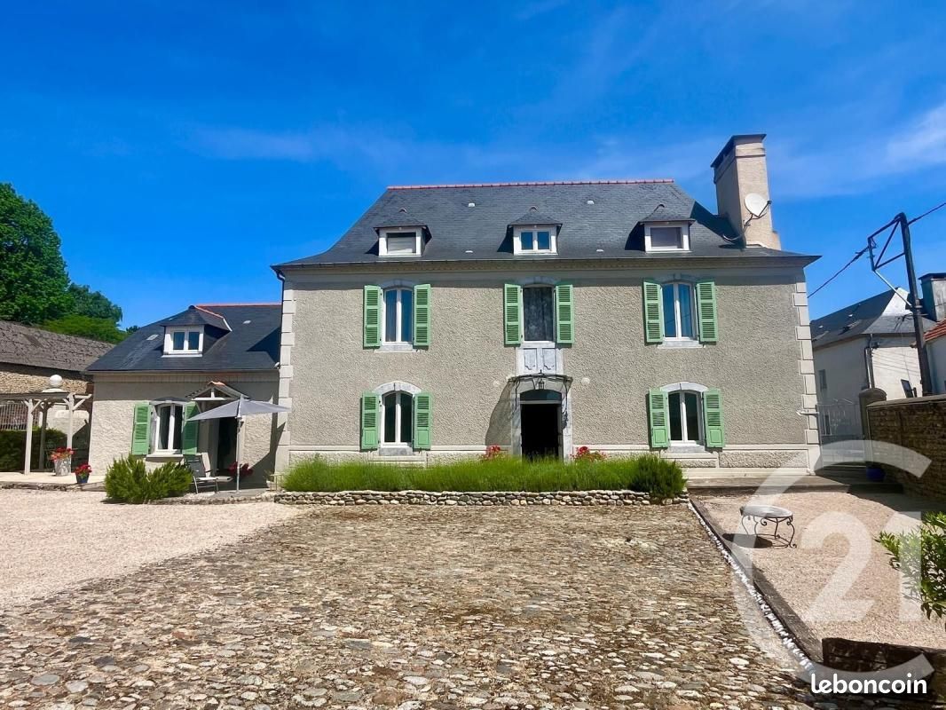 Maison 9 pièces 221 m² · à Bénéjacq · 221 m² · 598 000 €