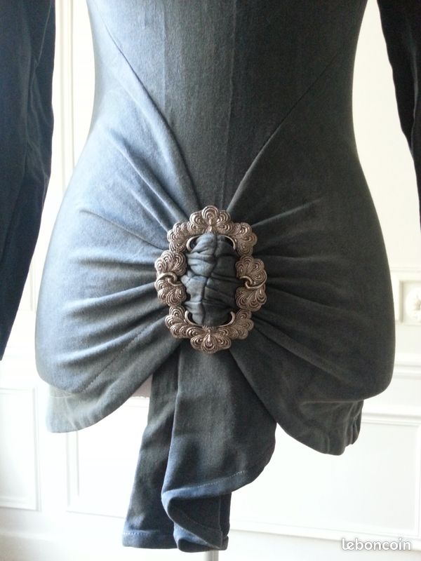 Haut original cintré et décolleté pour les fêtes (image 2)