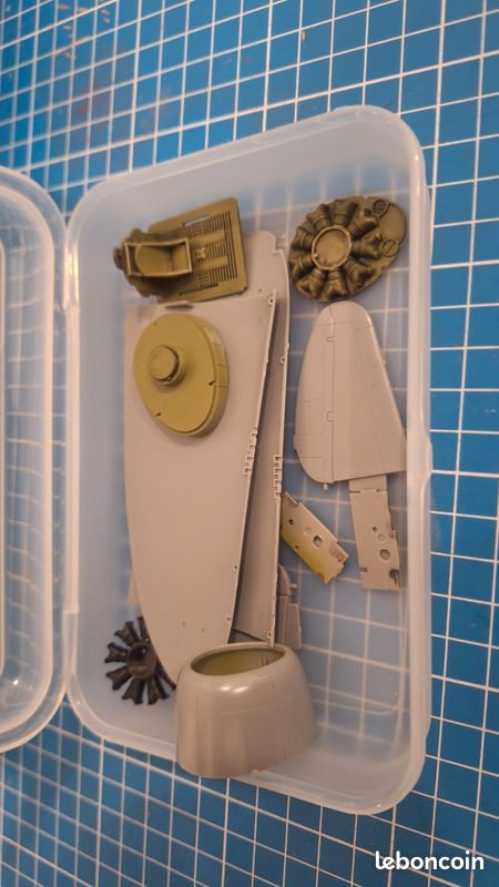Hasegawa 064762 1/72 Area 88 F8W Crusader ShinKazama Kit de Fabrication de modélisme, Loisirs
