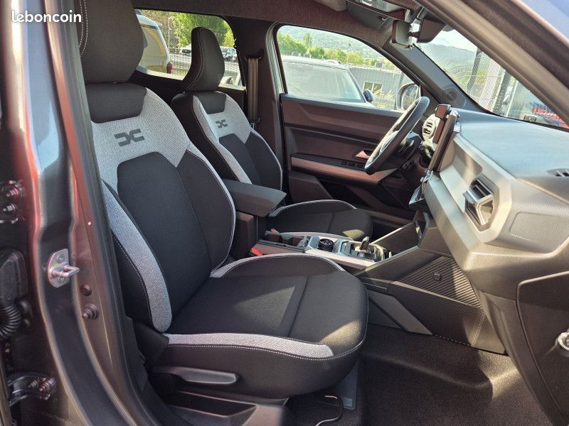 Dacia DUSTER 1.2 HYBRID-G 150CH JOURNEY 4X4 (image 8)