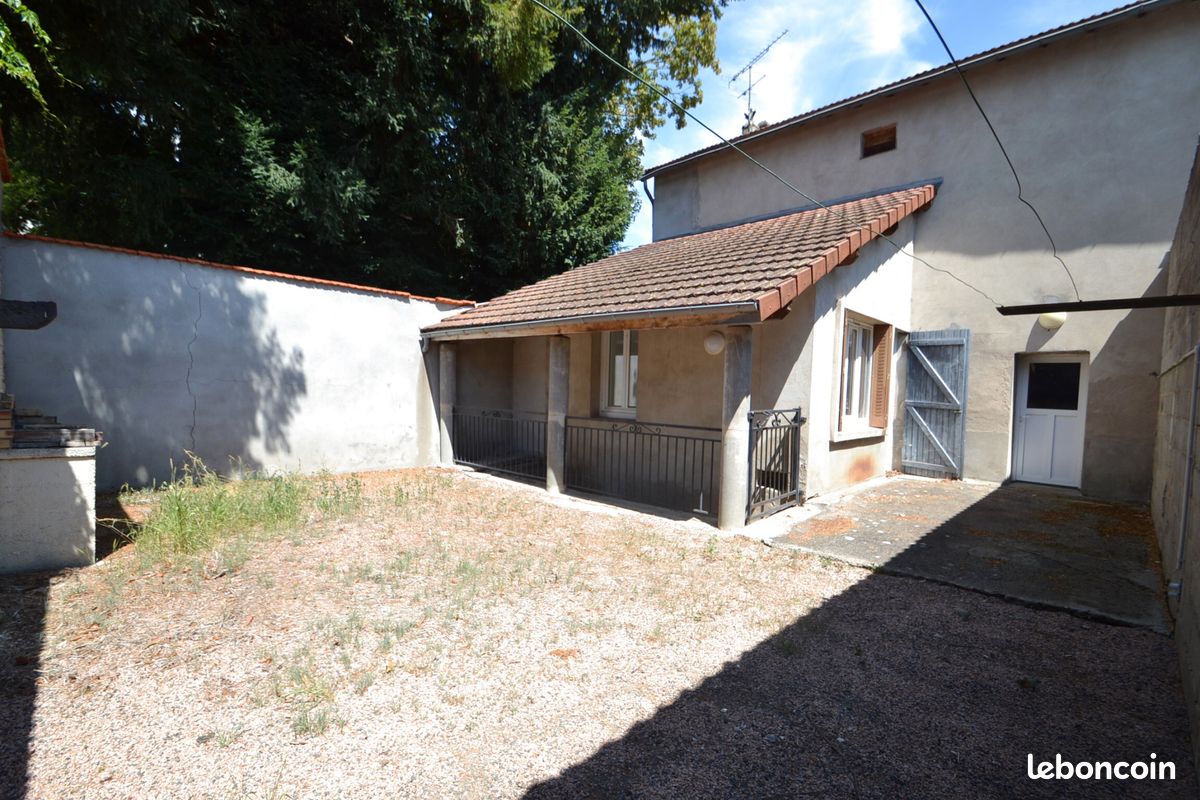 Maison 3 pièces 76 m² · à Effiat · 76 m² · 79 500 €