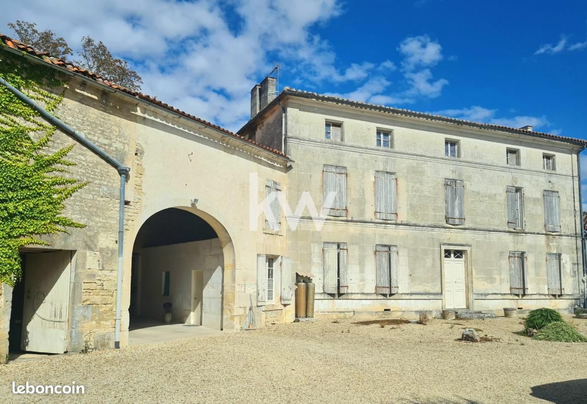 Propriété 7 pièces 340 m² - Terres-de-Haute-Charente 16270 Mareuil (image principale 1)