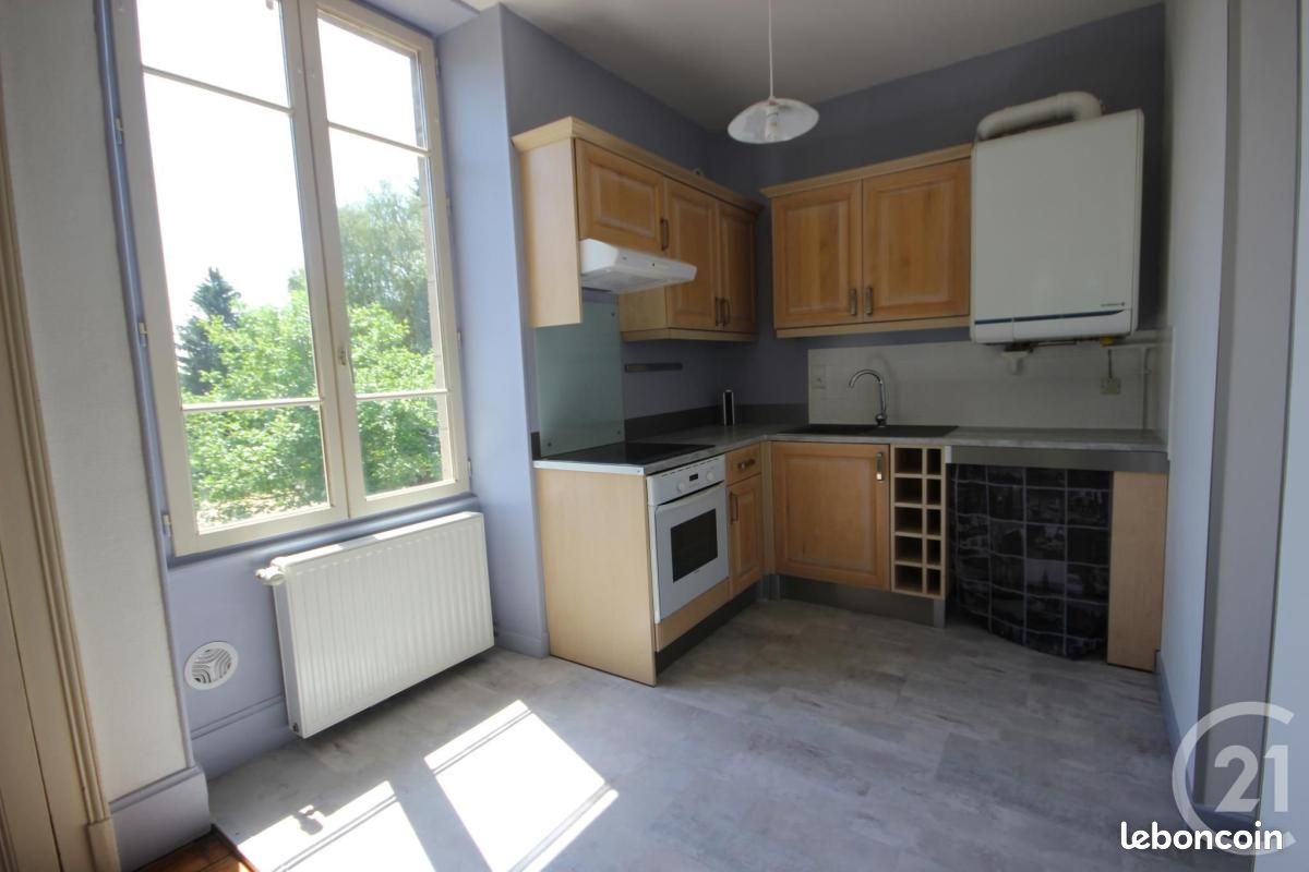 Appartement 4 pièces 94 m² · à Puy-Guillaume · 94 m² · 560 €/mois
