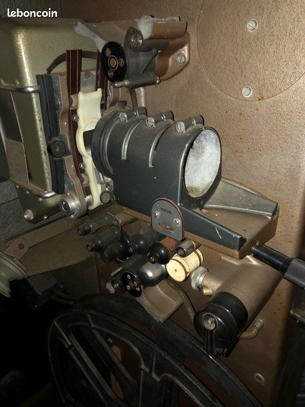Projecteur argentique 35 mm Kinoton - Lot 103 - Art Richelieu