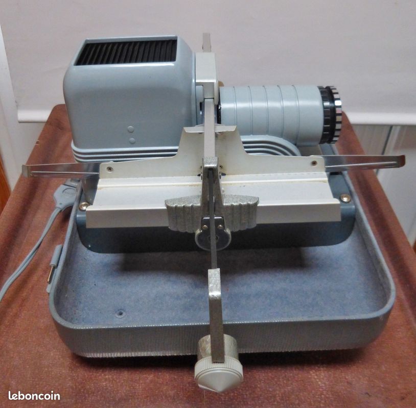 Projecteur De Diapositives MALIK 220V – Avec Valise – Complet Et Testé – France