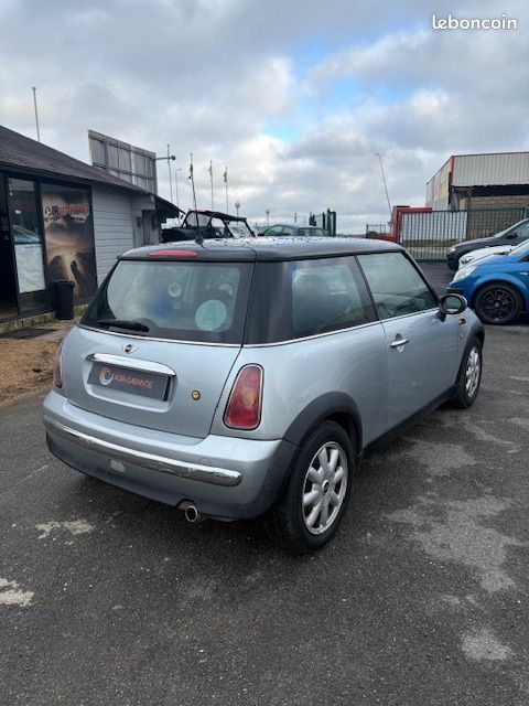 Mini Cooper One (image 3)