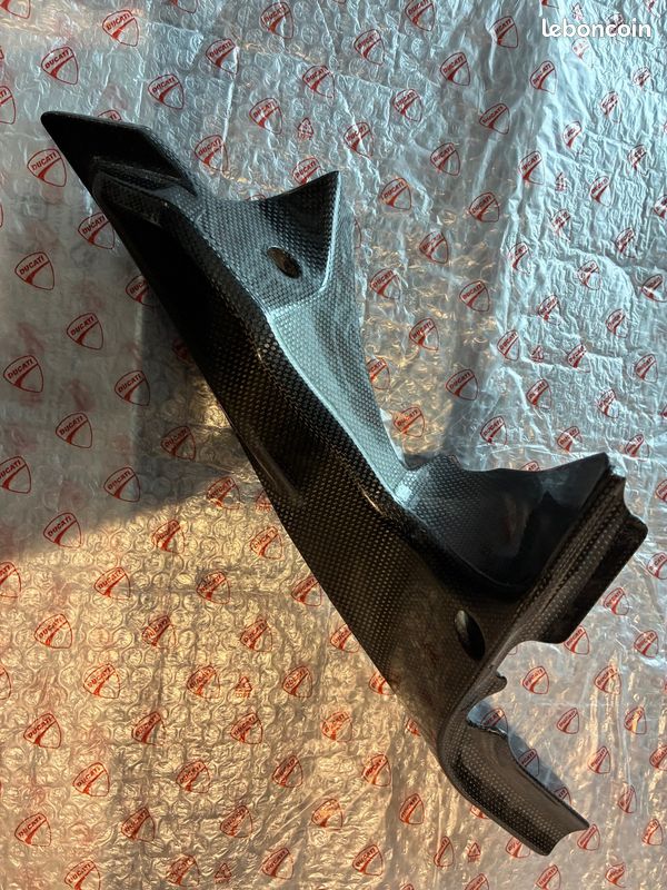 Cache convoyeur carbone Ducati Performance 848 1098 1198 (image 1)